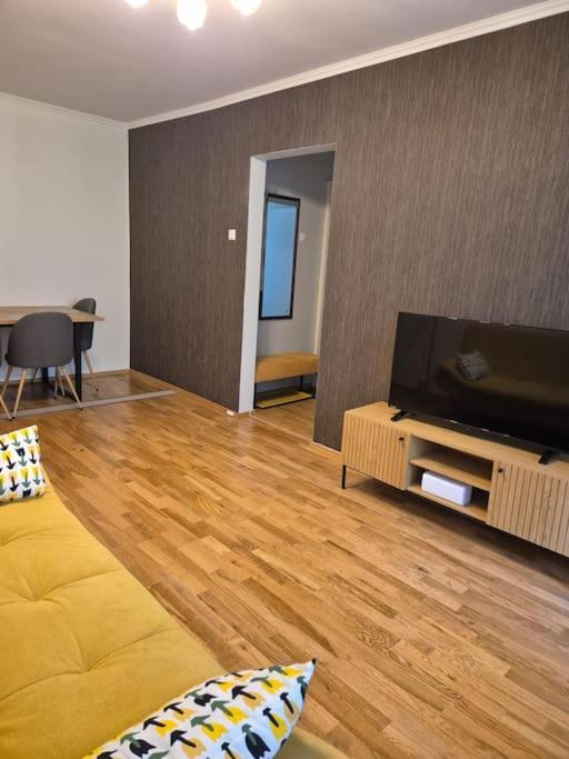 Yellow Cozy Apartment 탈린 외부 사진